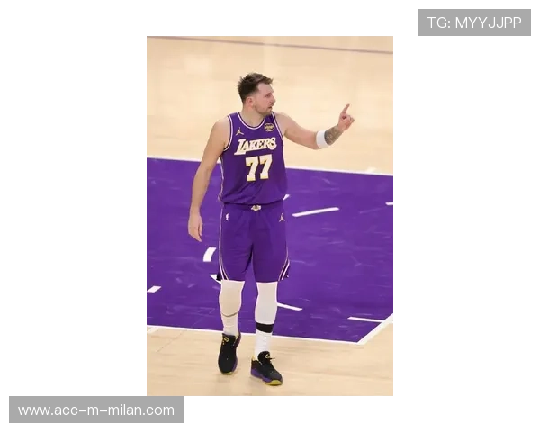 东契奇强势三分命中，独行侠稳握主动权